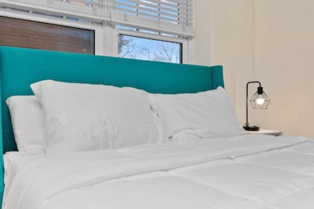 Affordable 1-BR by DMC Detroit photo 3