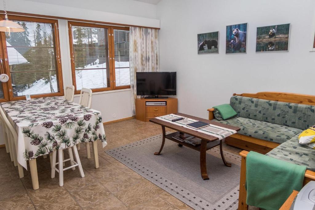 KARHUNVARTIJAN LINNA B14 photo 1