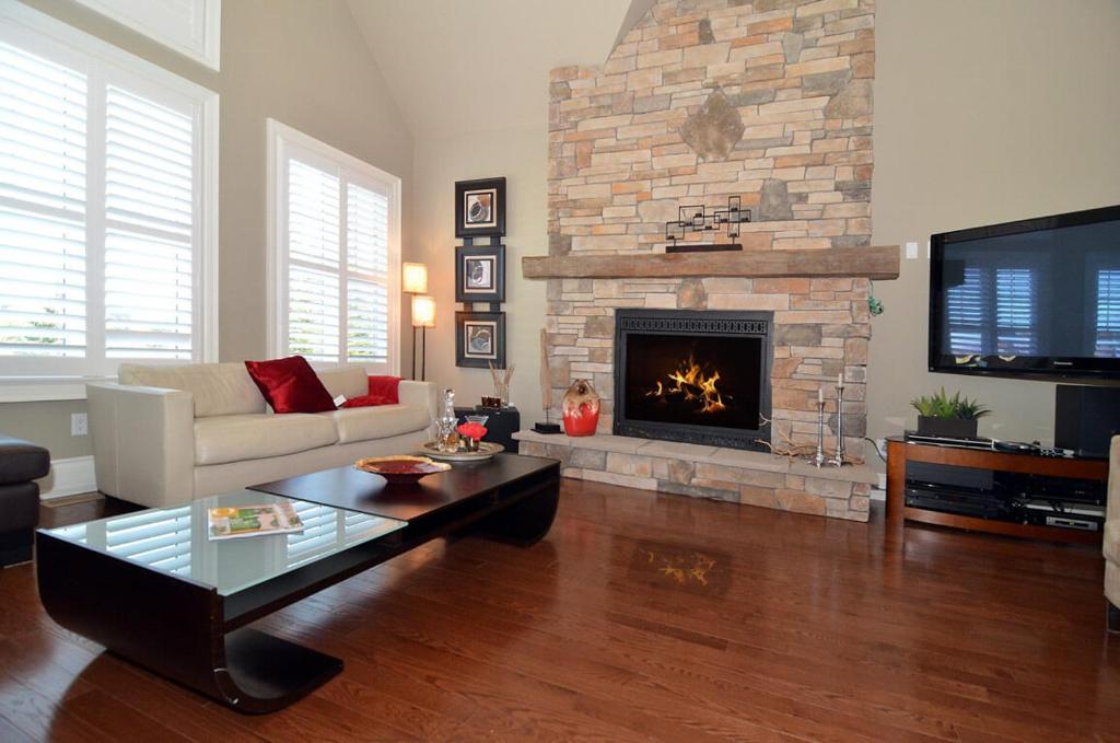 Beautiful ski chalet in the blue mountains w/private hottub spa, fireplace! photo 2