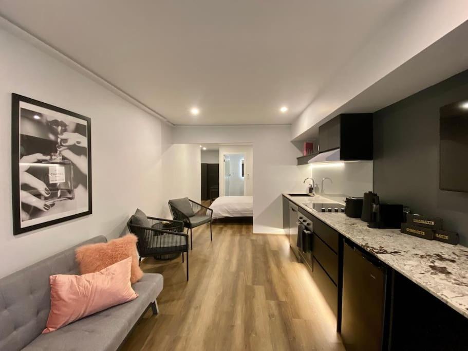 Luxury inner-west flat w/ breakfast and coffee included!