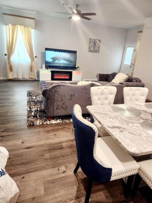 Luxury 4 Bedroom & Beautiful home image