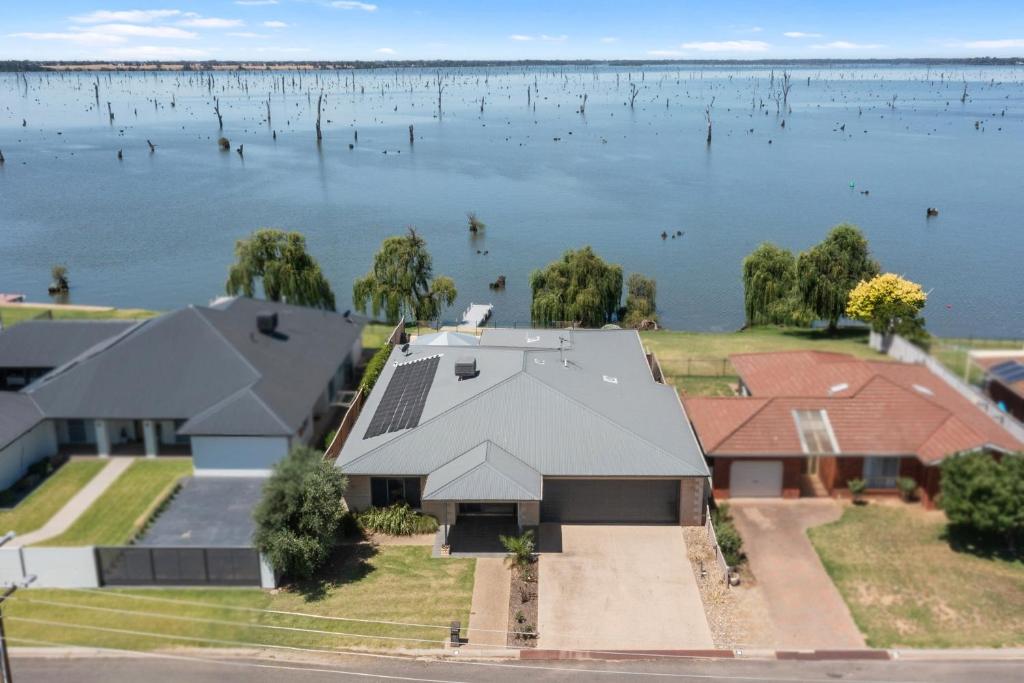 NEW - The Lakehouse on Rosemary