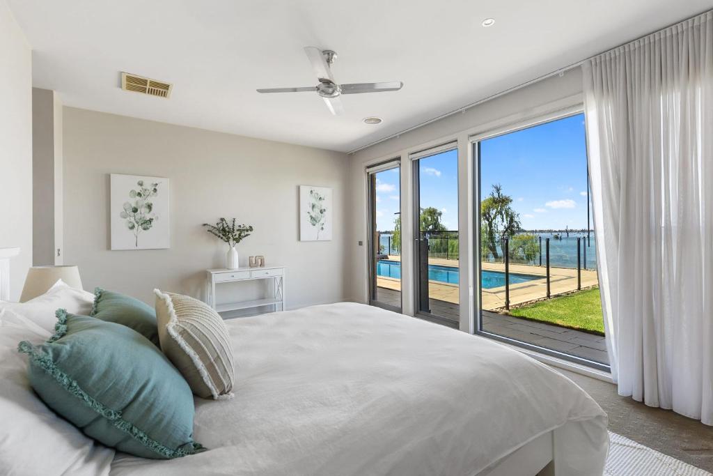 NEW - The Lakehouse on Rosemary photo 4
