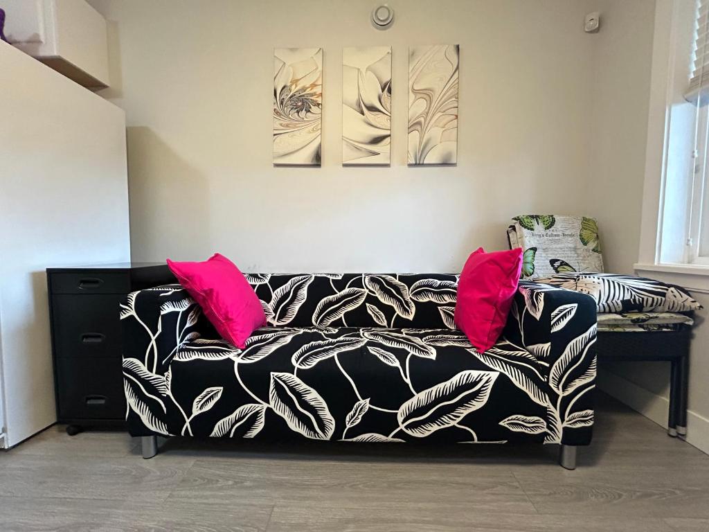 Comfortable 1 BD and 1LR with Separate Entrance photo 4