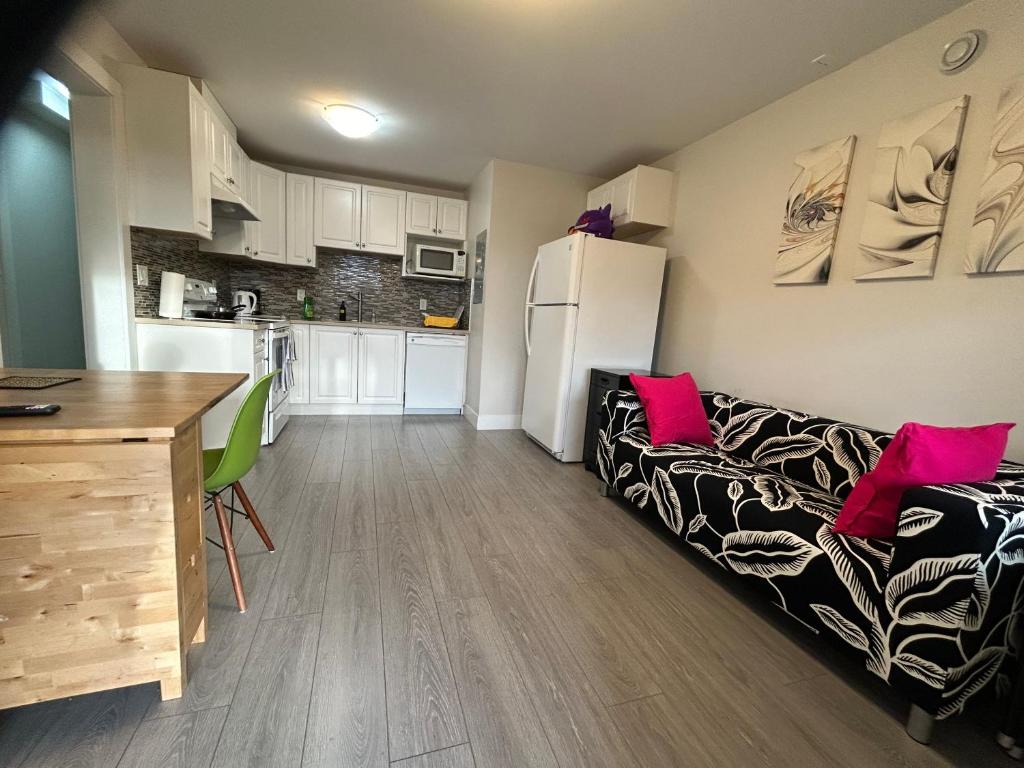 Comfortable 1 BD and 1LR with Separate Entrance photo 1