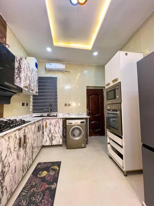 Luxury Charming 5Bed Duplex With Starlink wifi - Lekki photo 2