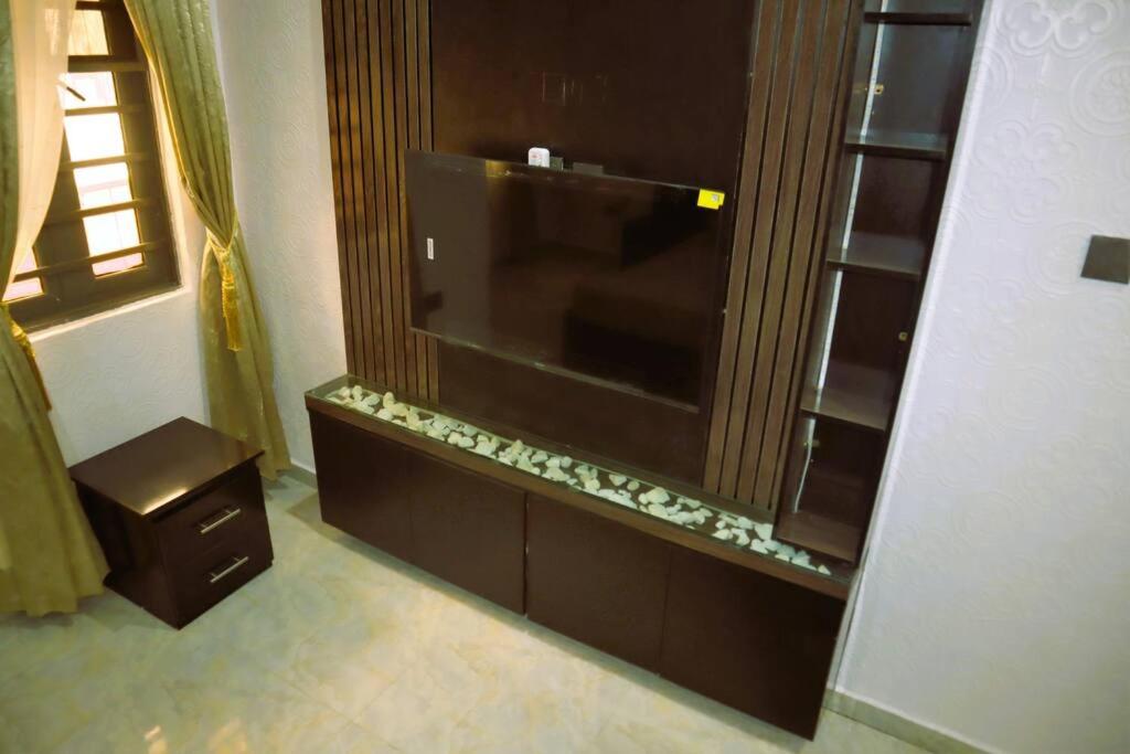 Luxury Charming 5Bed Duplex With Starlink wifi - Lekki photo 3