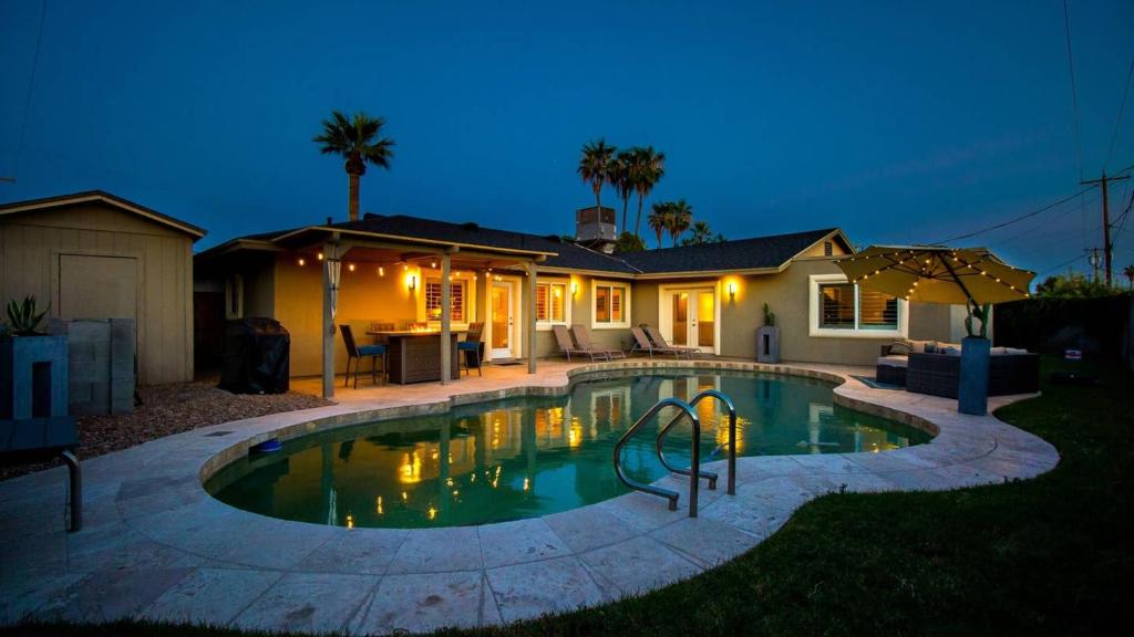Immaculate Home Near Old Town Scottsdale and Asu! image