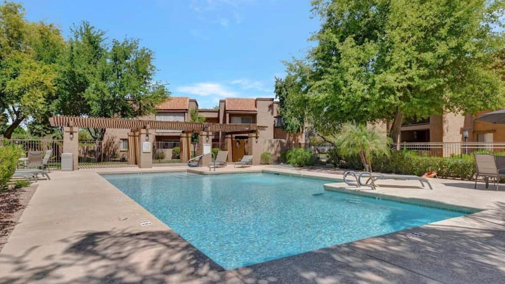 Poolside 2 Bdrm Condo Prime Scottsdale Location image