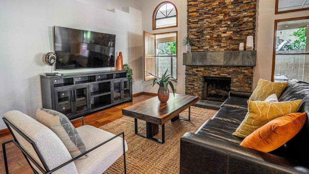 Entertainers Dream in Scottsdale W/pool and Games! image
