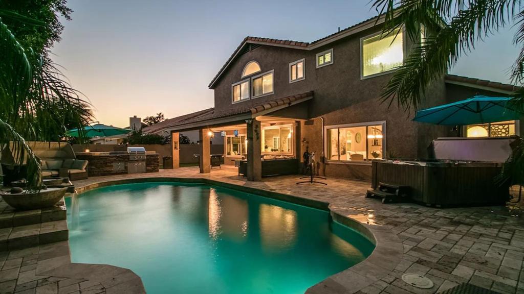 Luxe Scottsdale Home W/pool, Spa, & Tesla Charger image