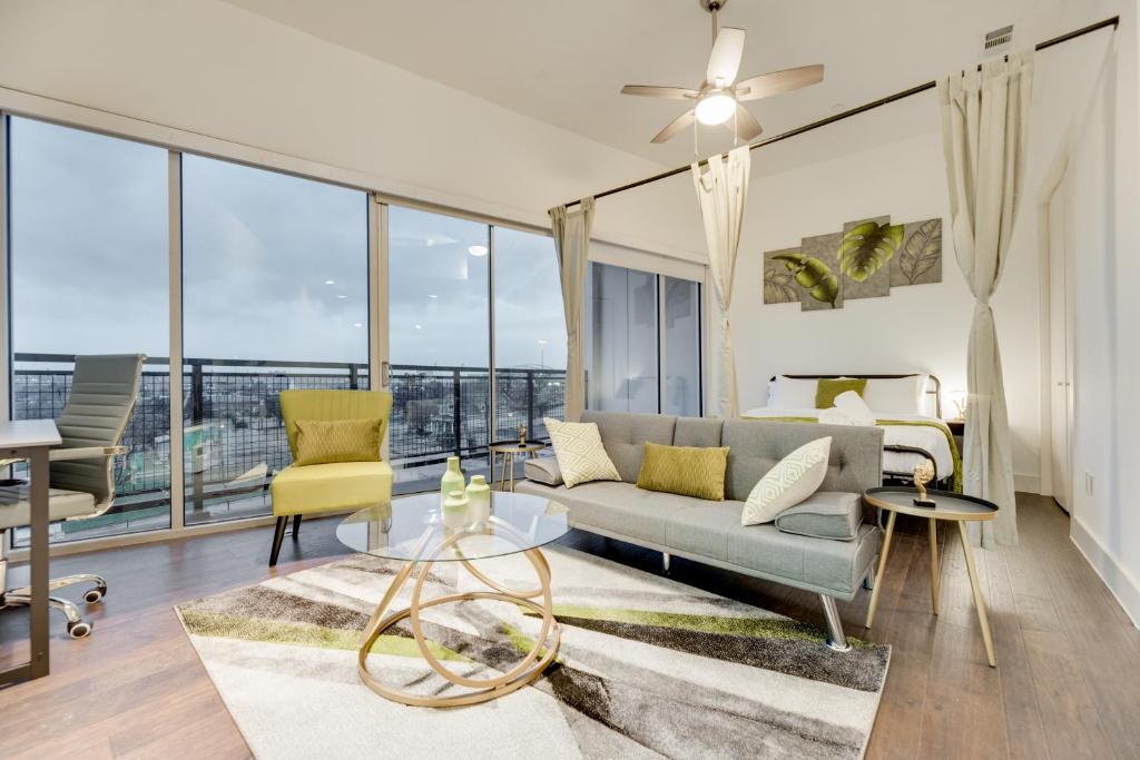 Cozy loft style 2BR I Gym I Parking I Workspace image