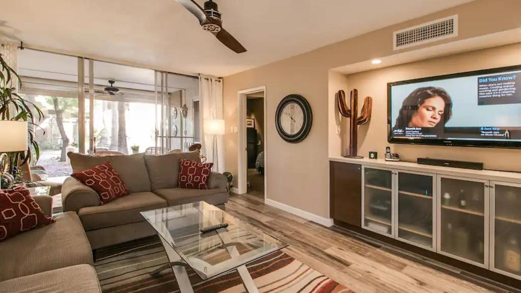 Cozy 2-bdrm Condo in Heart of Old Town Scottsdale! image
