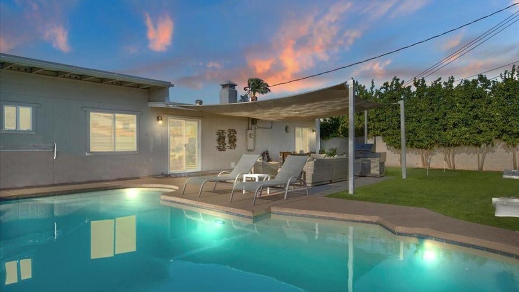 Amazing 4-bdrm W/backyard Paradise in Scottsdale! image