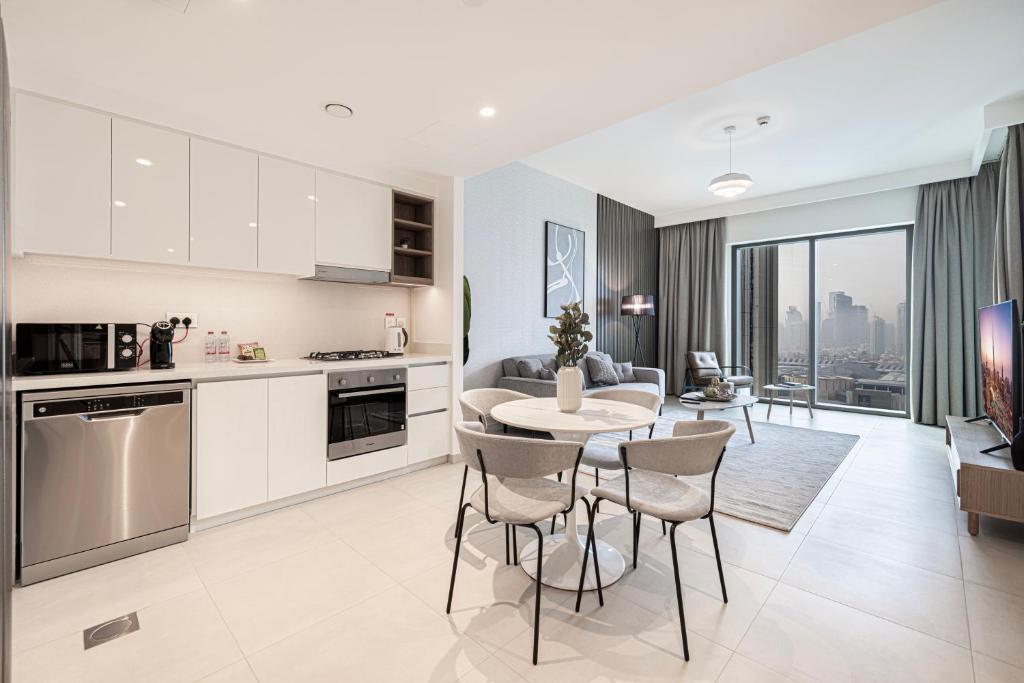 SmartStay at Downtown Views - Best Burj Khalifa View - Brand New Luxury Apartments photo 1
