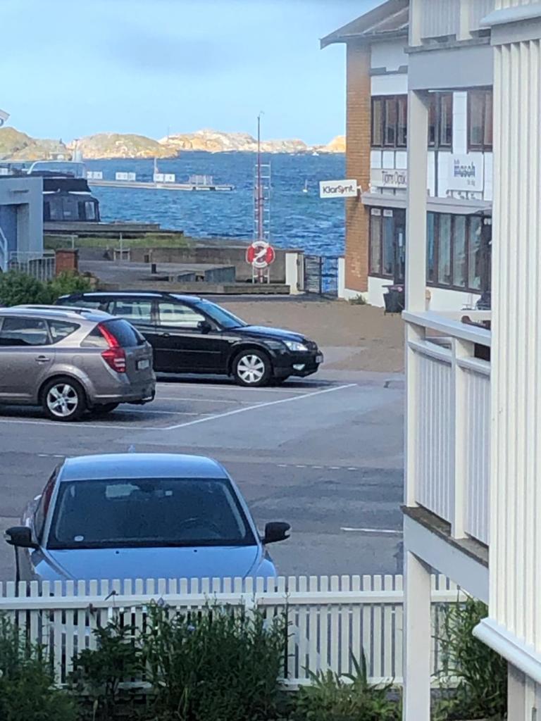 Bekvämt boende mitt i gamla genuina Skärhamn photo 3