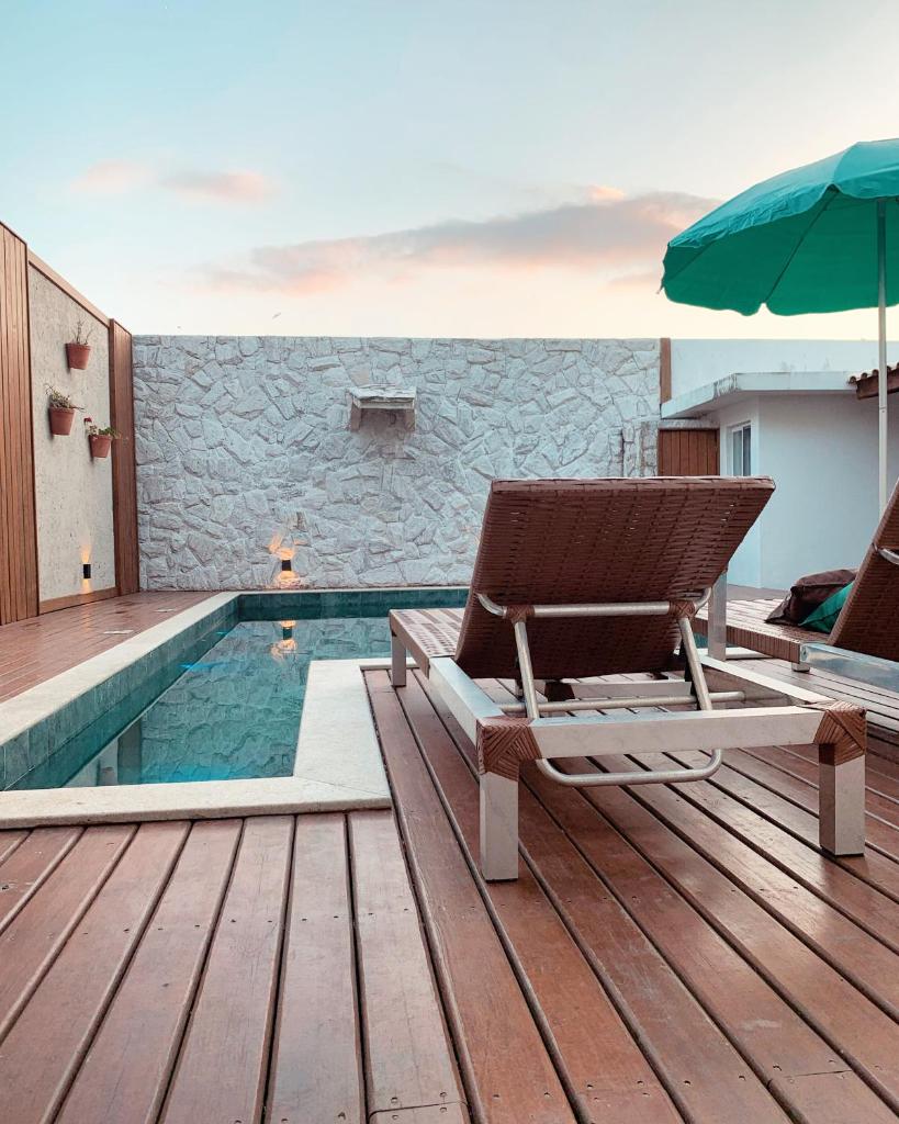 Casa com piscina climatizada em frente à Praia do Santinho photo 1