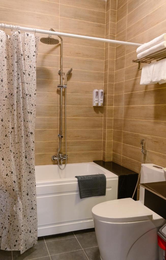 Ba tam vu sua homestay