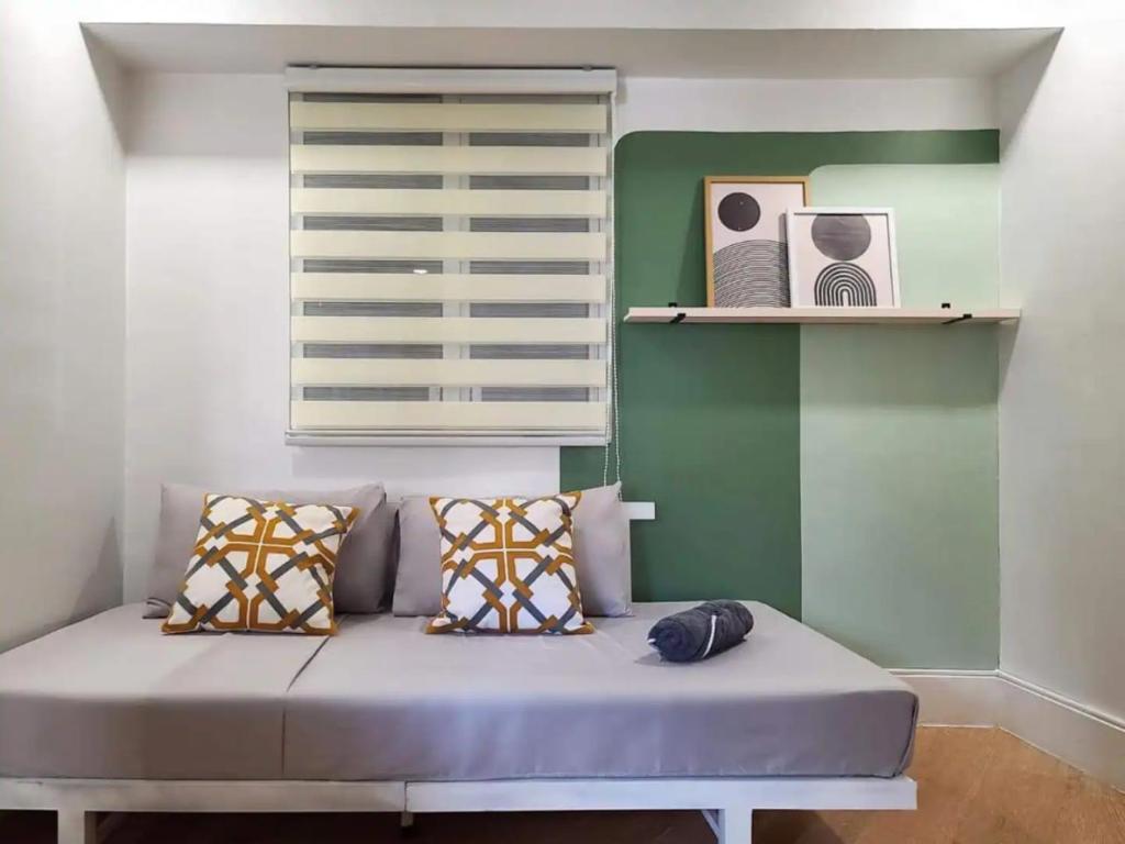 BGC - Two Bedroom Condo with Game Room high speed WiFi, Metro Manila