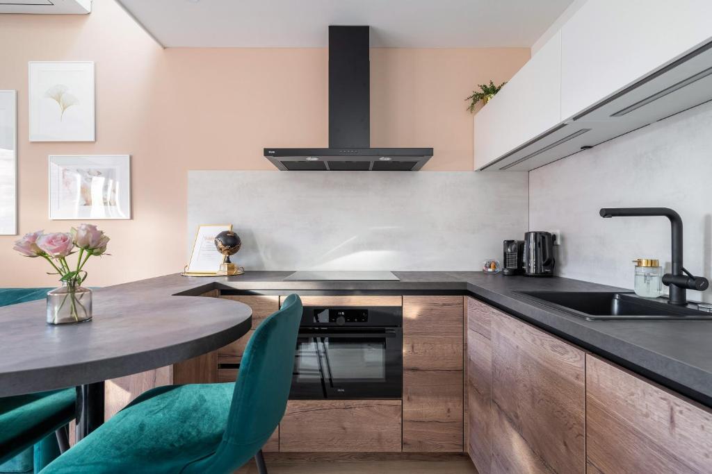 Luxury fully equipped studio - centrally located photo 4