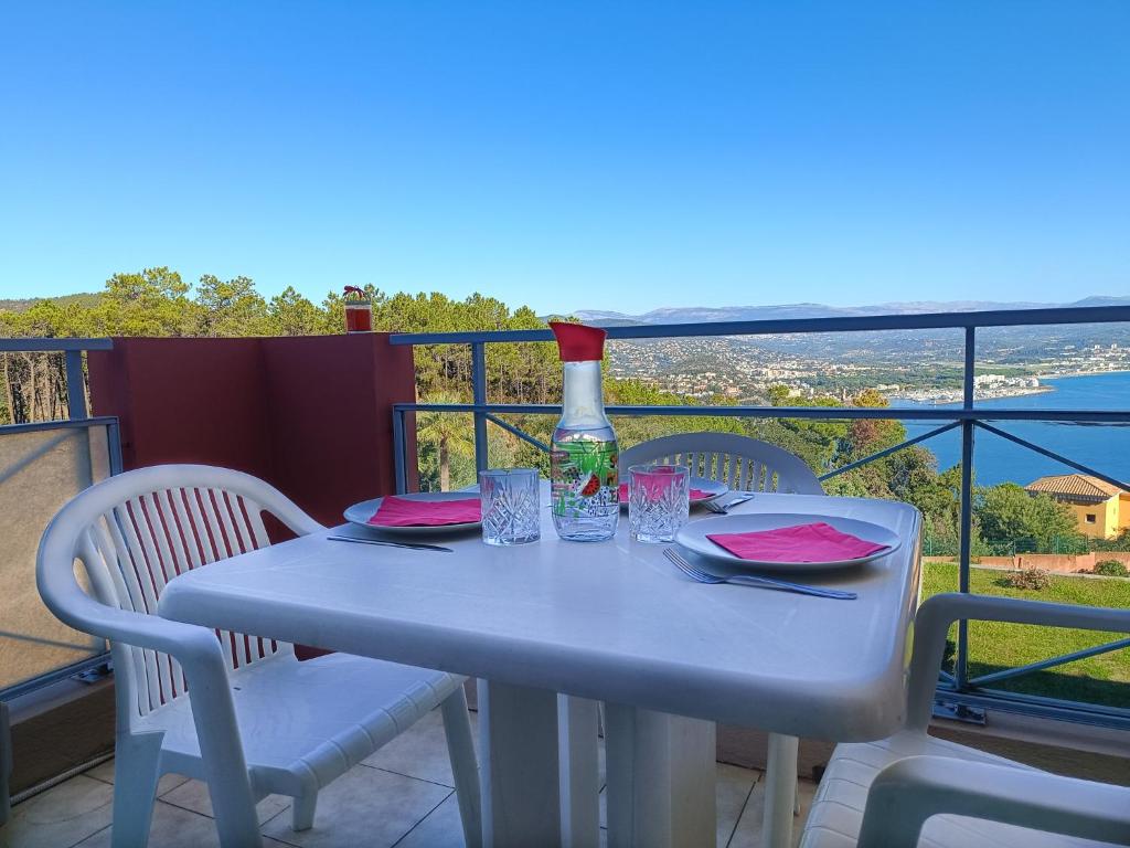 Appartement 3P traversant vue mer et forêt - Les clés de l´Estérel photo 1