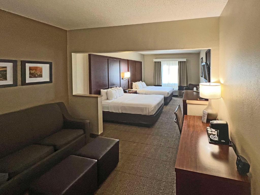 Comfort Suites Peoria Sports Complex image