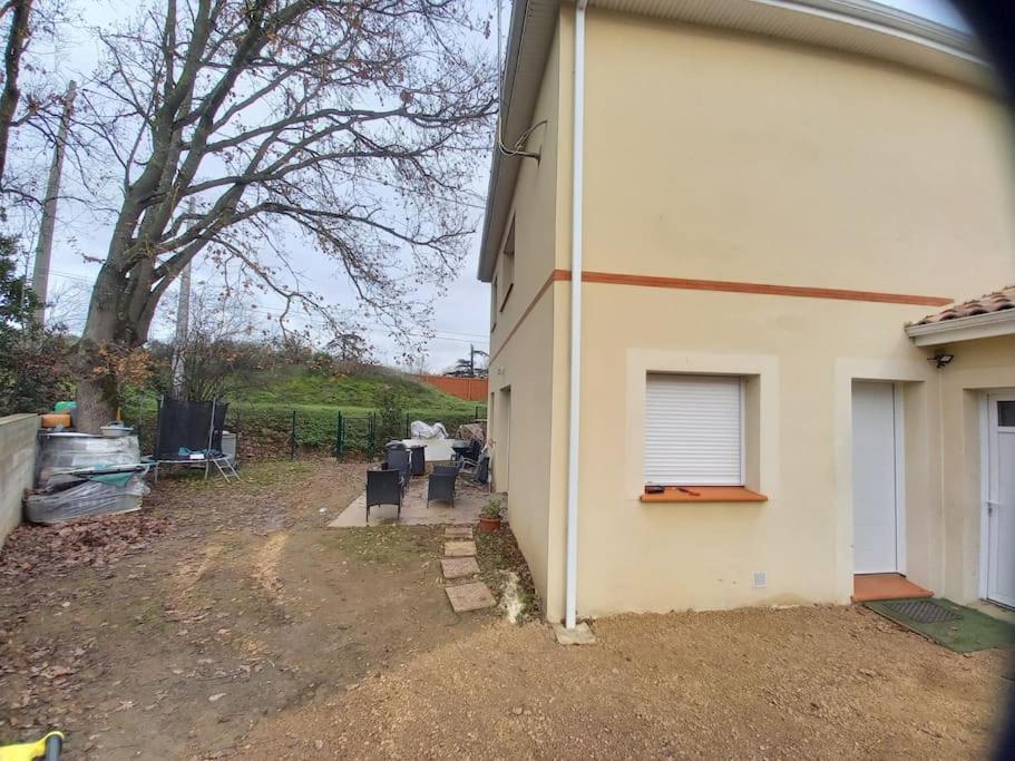 petite maison mitoyenne, 1 grande pièce avec jardin photo 2