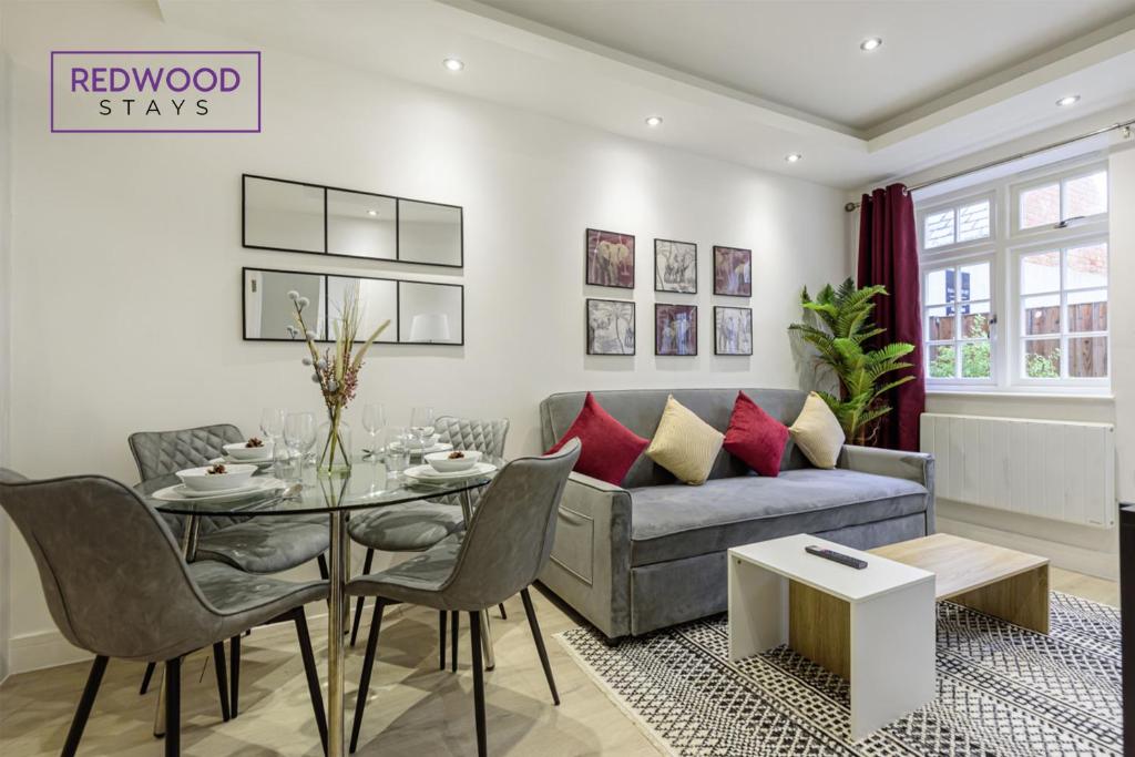1 Bed 1 Bath Town Center Apartments For Corporates & Contractors, FREE Parking, WiFi & Netflix By REDWOOD STAYS photo 4