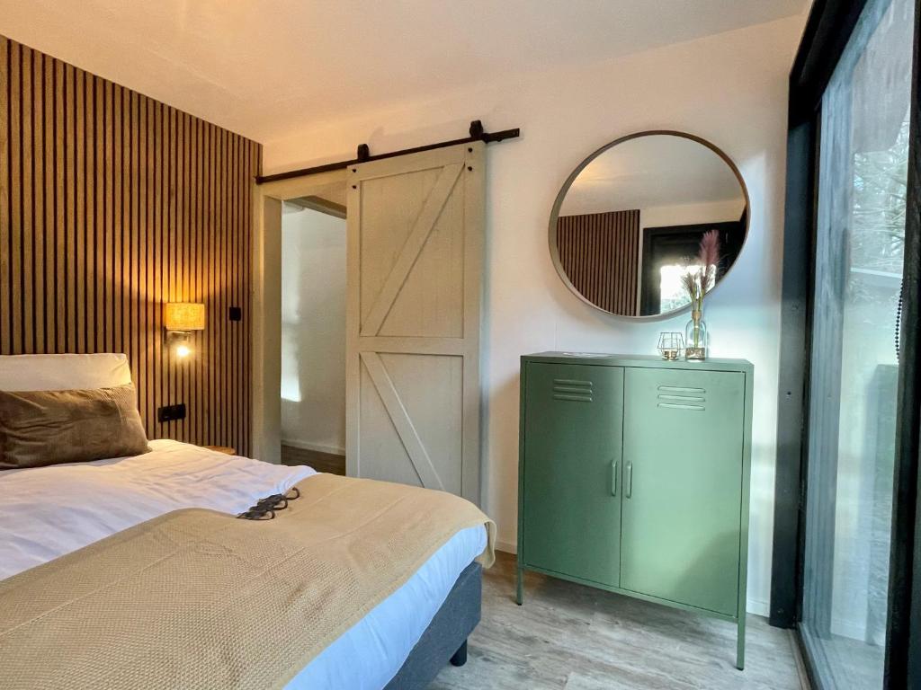 Wellness in the Woods - 4p TinyHouse met privé sauna & hottub photo 3