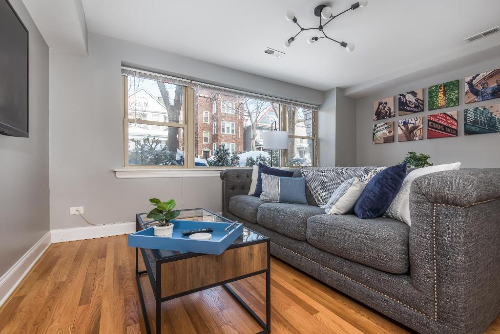 The Bright Retreat in Andersonville image