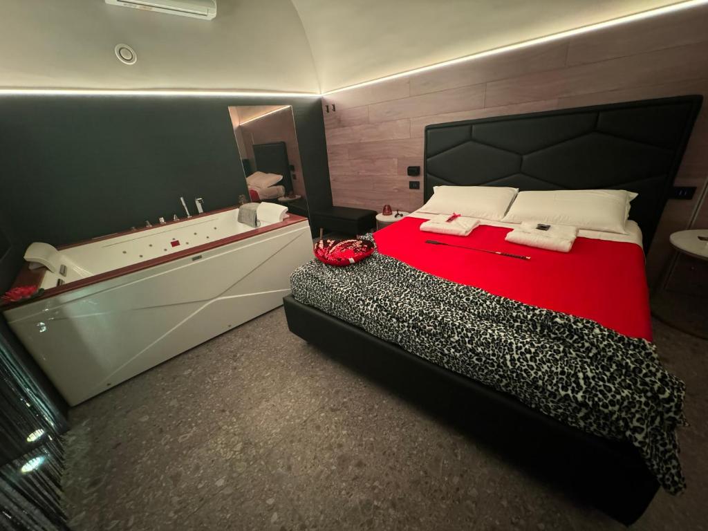 Rebel Suite love photo 1