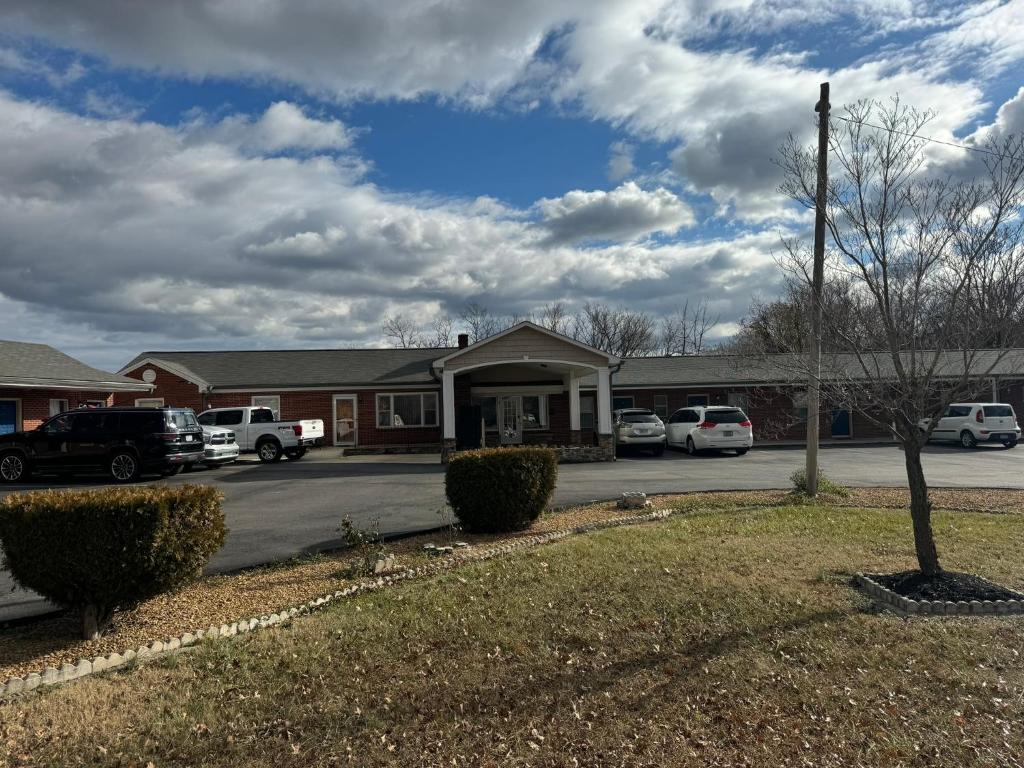 Budget Inn Danville image