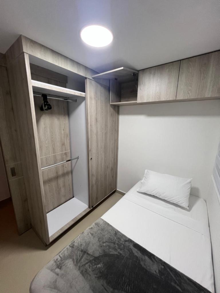 CALI Acogedor y Nuevo apartamento cerca de Jardin plaza, con piscina, parqueadero y aire acondicionado photo 3