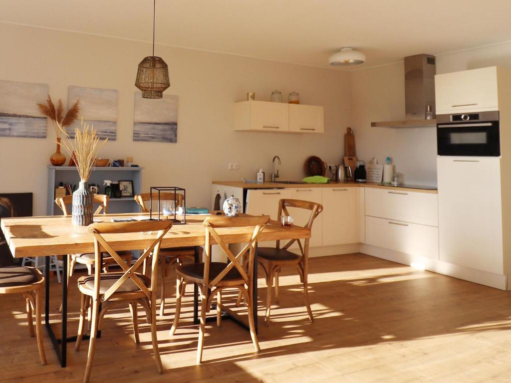 Sunny apartment directly on the Heegermeer photo 1