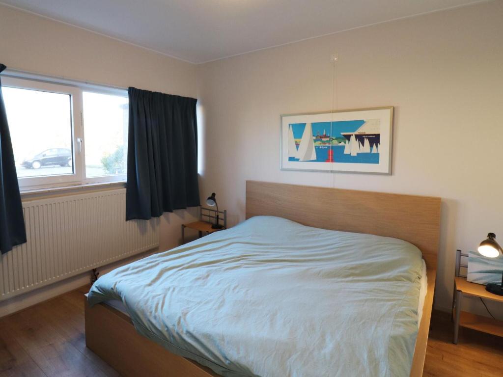 Sunny apartment directly on the Heegermeer photo 3