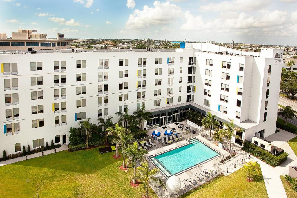 Aloft Miami Doral image