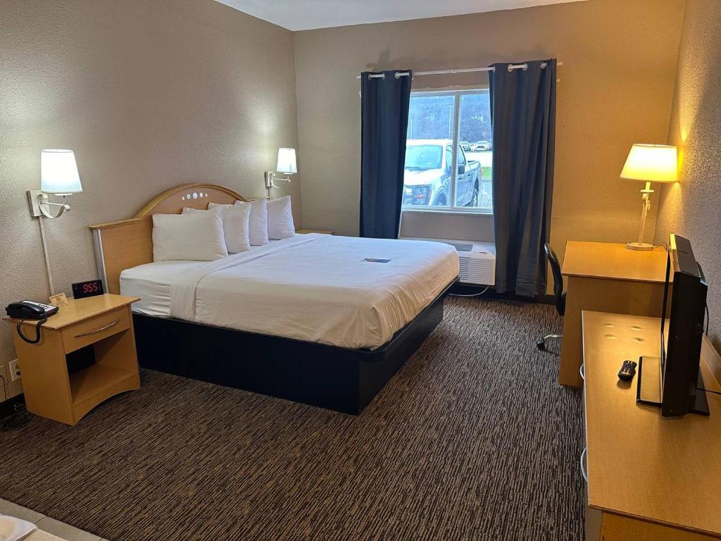 Baymont by Wyndham Lawrenceburg photo 3