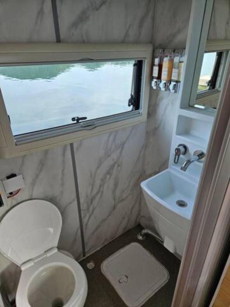 Tagoja Caravanboat Stay photo 4