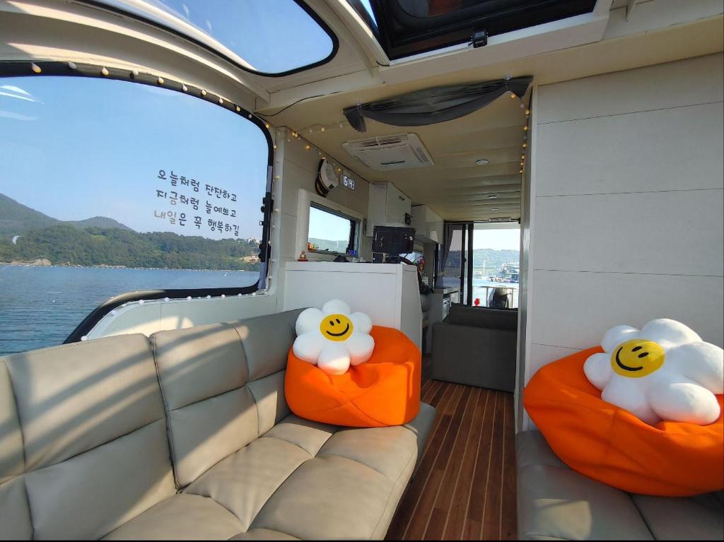 Tagoja Caravanboat Stay photo 1