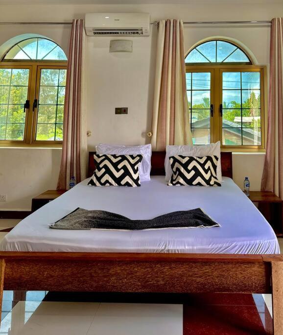 The O.C Luxury Rooms photo 2