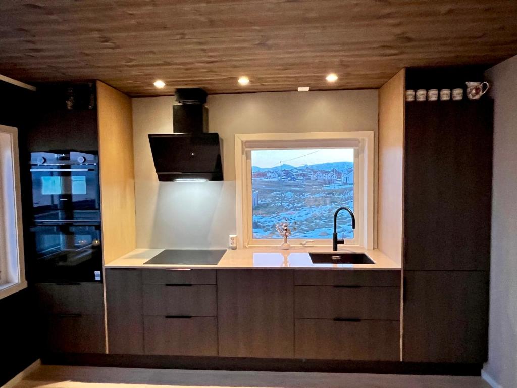House by the ocean with midnight sun view photo 2
