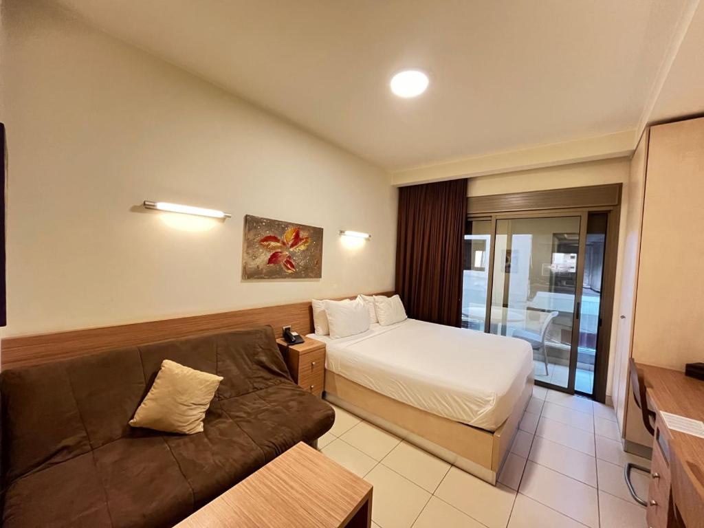 Marbel s Luxe Retreat with Gym and Bar photo 2