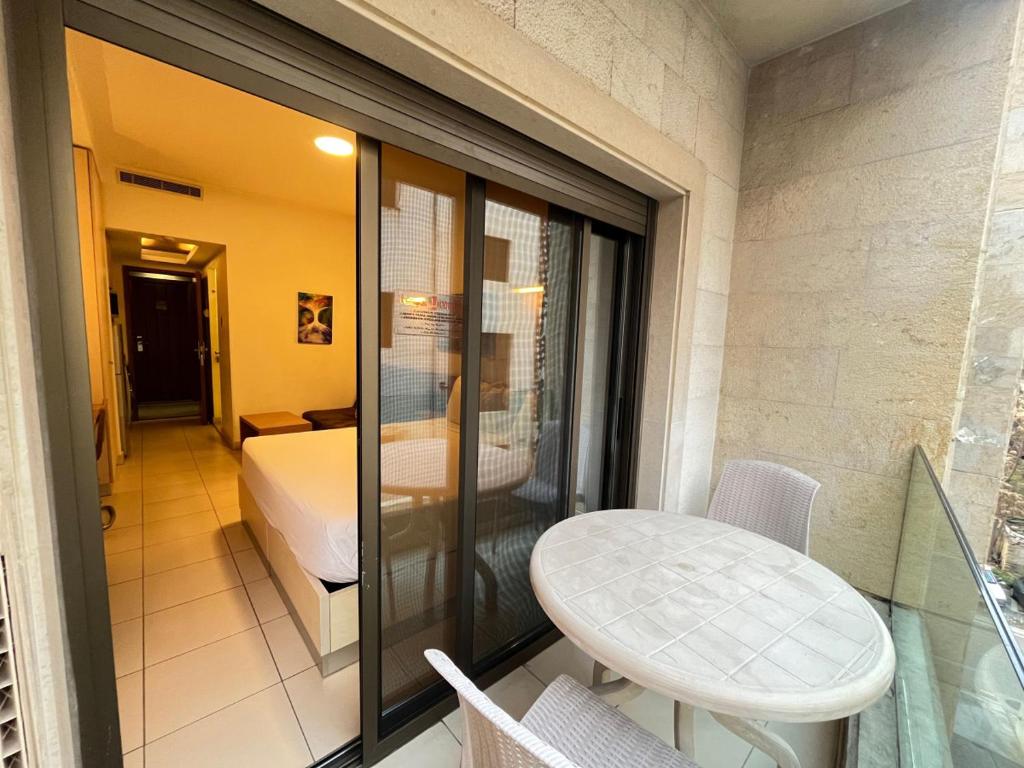 Marbel s Luxe Retreat with Gym and Bar photo 3