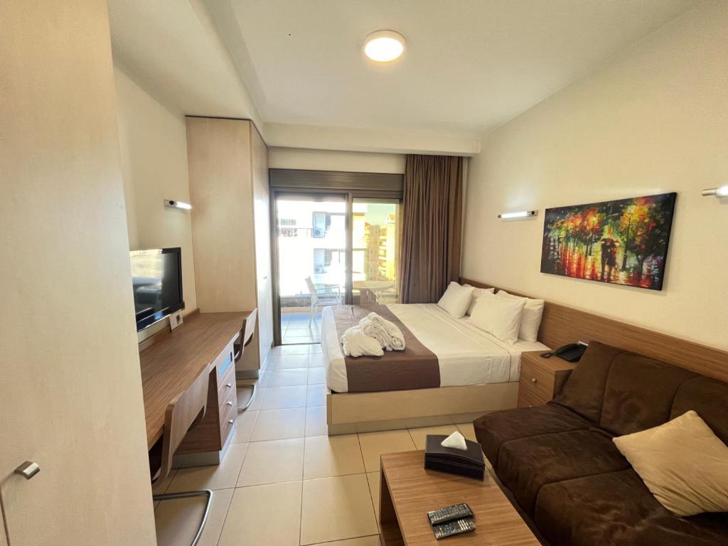 Maria s Single Room with Gym and Bar photo 1