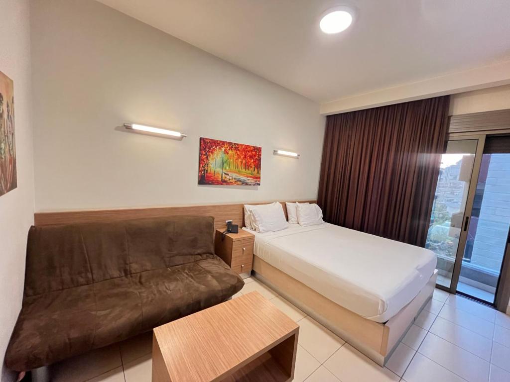 Mabelle s Room with Gym and Bar photo 4