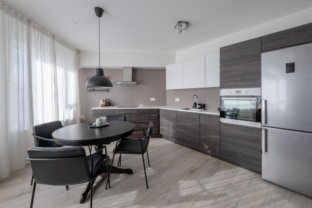 Lovely modern 1-bedroom apartment, free parking photo 3