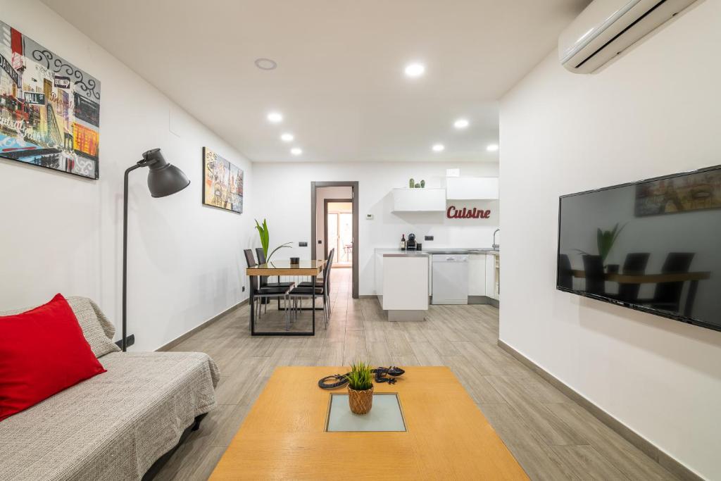 Luxury Beach Apartment, next to the sea