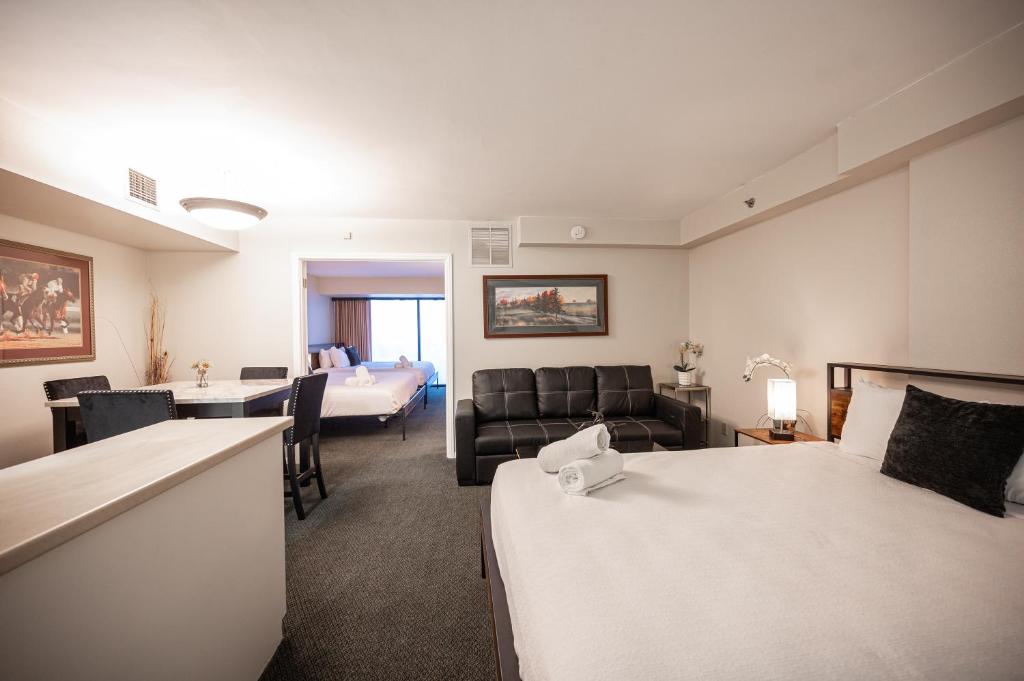 PENTHOUSE SUITE on the Strip - 6 Comfy BEDS image