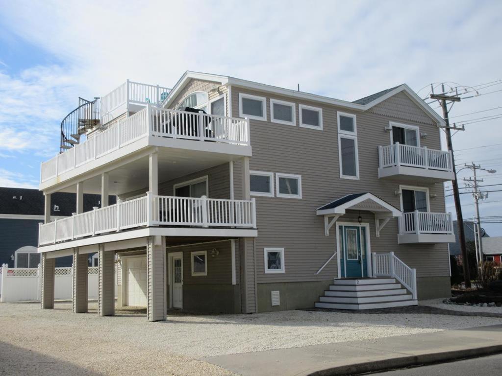 Single Family On The Ocean Side Block In Brant Beach, Very Nicely Appointed! image