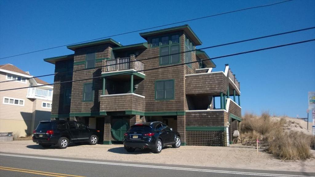 Views, Views, Views From This 2Nd Floor Ocean Front Duplex! image